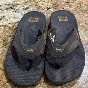 LIKE NEW Mens Sise 8 Bottle Opener Reef Sandals